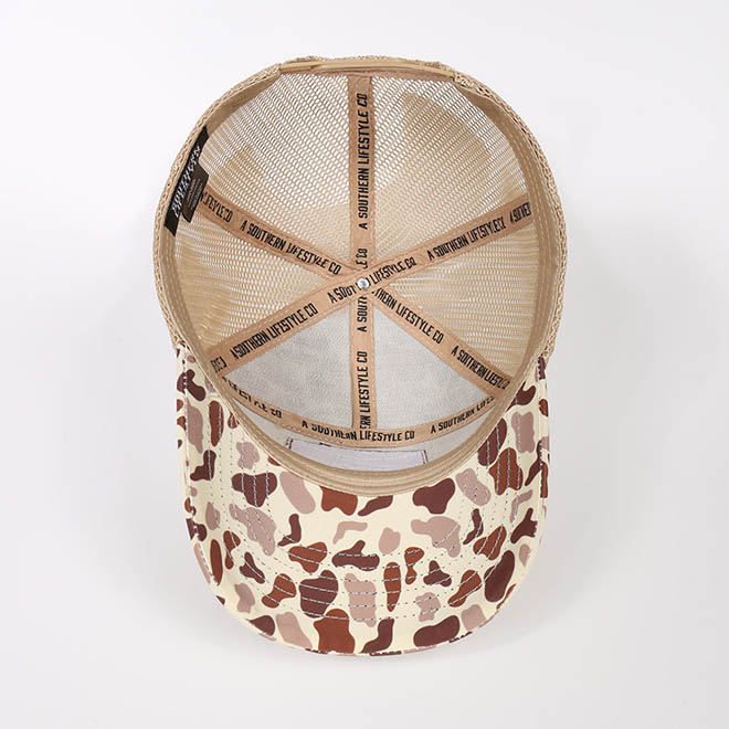 Custom 7 Panel Camouflage Polyester Embroidery Logo Curved Brim Mesh Cap Trucker Hat