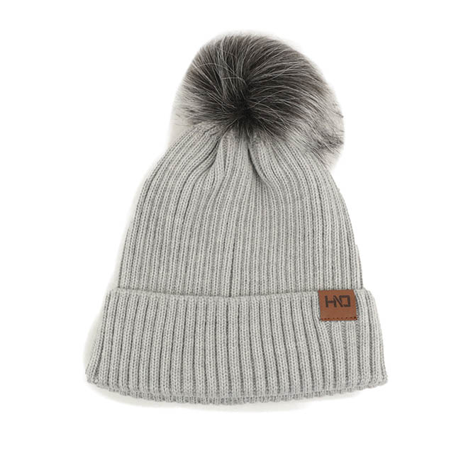 Custom Leather Patch Logo Pom Pom Outdoor Warm Knitted Cap Winter Hat