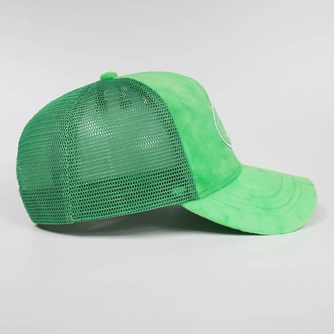Custom Velvet 5 Panel 3D Embroidery Logo Curved Brim Mesh Cap Trucker Hat