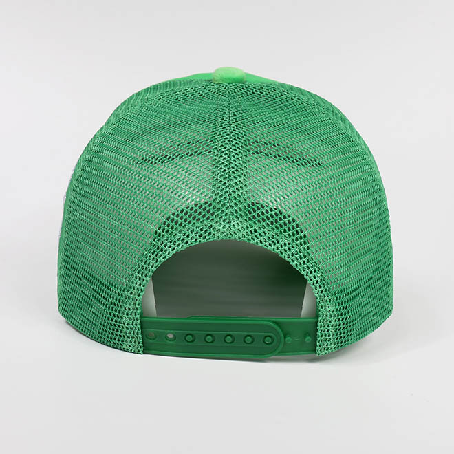 Custom Velvet 5 Panel 3D Embroidery Logo Curved Brim Mesh Cap Trucker Hat