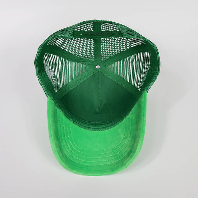 Custom Velvet 5 Panel 3D Embroidery Logo Curved Brim Mesh Cap Trucker Hat