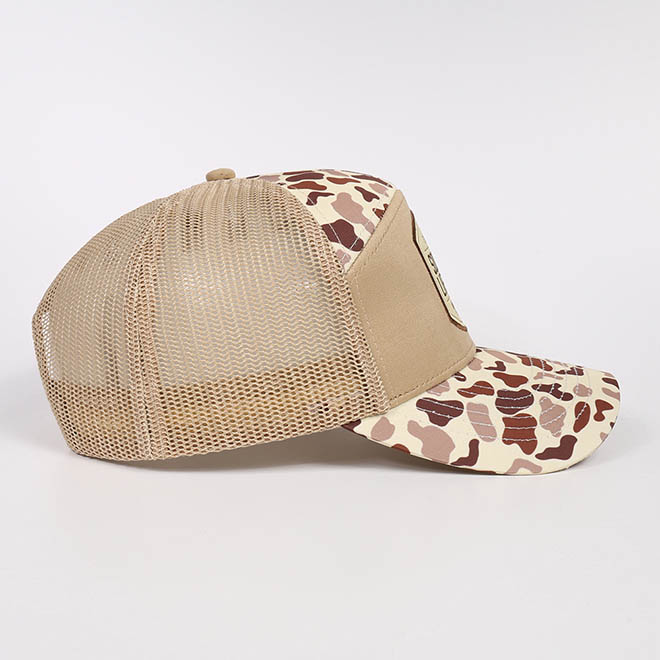Custom 7 Panel Camouflage Polyester Embroidery Logo Curved Brim Mesh Cap Trucker Hat